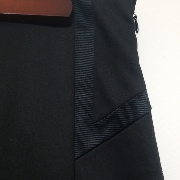 Express Pencil Skirt - Picture 2 of 8